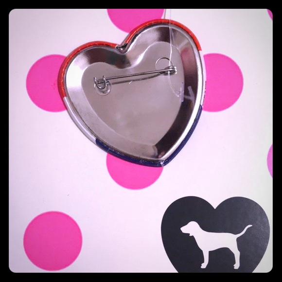 💕❌❌‼️SOLD‼️❌❌PINK VS RED/WHITE/V❤️TE Button NWT💕 - Picture 4 of 4